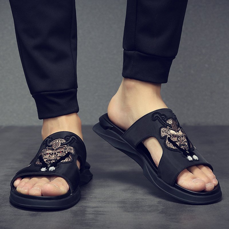 Sport trend summer men's embroidered cloth surface beach men's sandals open toe men's shoes wholesale